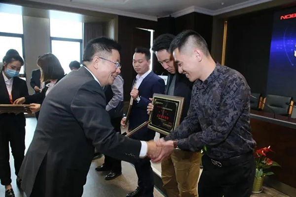 电动堆高车 电动堆高车