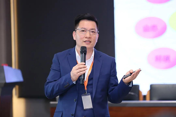 电动堆高车 电动堆高车