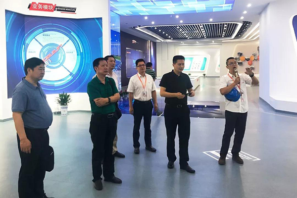 电动叉车 电动叉车