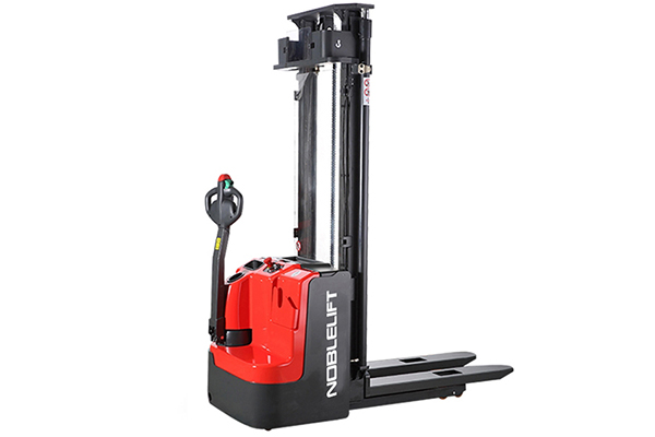 荣昌小全电动堆垛车厂家